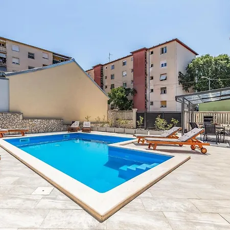 Hébergement de vacances 3 Bedroom Nice In *