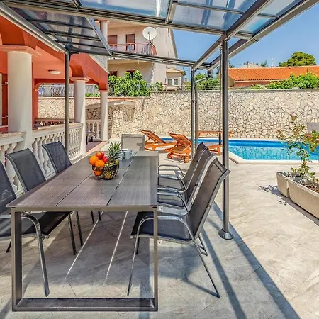 3 Bedroom Nice In Hébergement de vacances