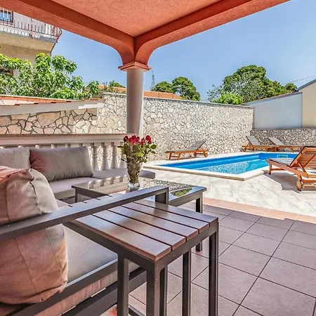 3 Bedroom Nice In Pula
